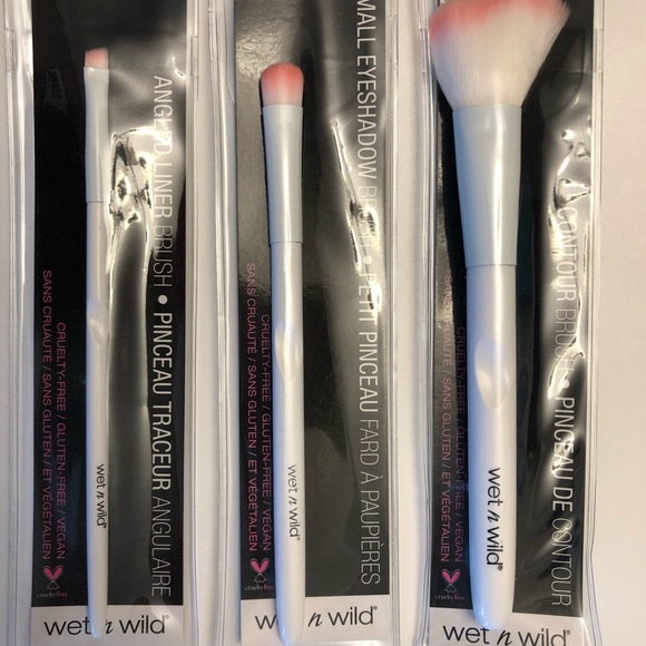 Wet n Wild 3 piece cosmetic brushes - Picture 2 of 6